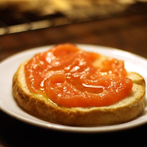 Pan con tomate - hiszpańska przekąska z pomidorów
