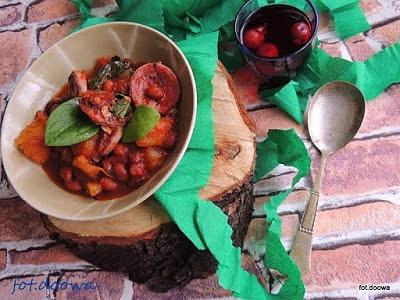 Hiszpańska potrawka z chorizo, szpinakiem i dynią
