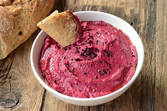 Hummus z pieczonym burakiem