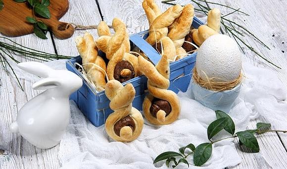 Drożdżowe zajączki wielkanocne z ciasta drożdżowego