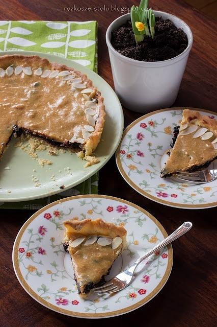 Mazurek kajmakowy z nadzieniem porzeczkowym
