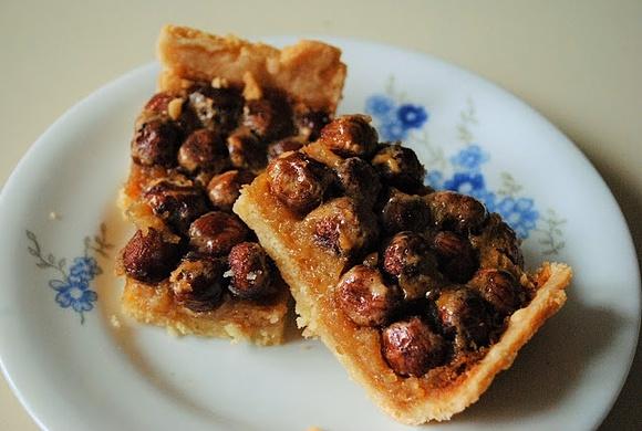 Mazurek z orzechami laskowymi