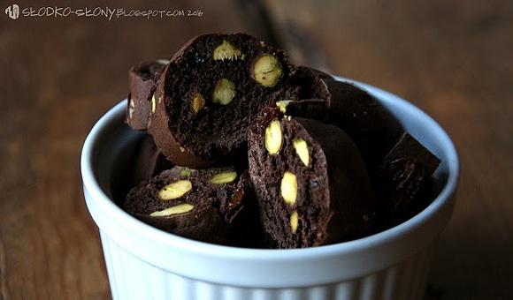 Kakaowe cantuccini z pistacjami i rodzynkami