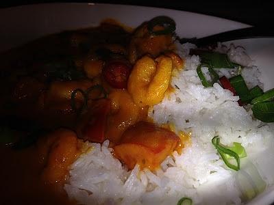 Curry z krewetkami i papryką
