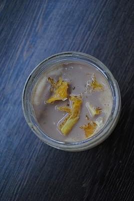 Kokosowo-bananowa surowa gryczanka orzechowa z pomarańczą