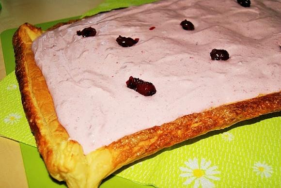 Francuskie ciasto z owocowym mascarpone