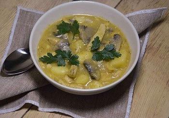 Zupa gulaszowa z kurczakiem