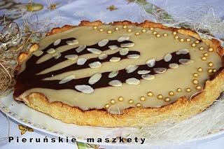 Mazurek kajmakowy w kształcie pisanki bez formy