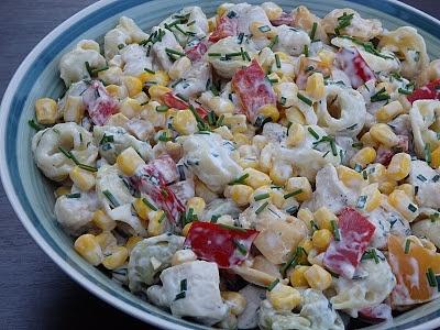 Sałatka z tortellini i kurczakiem