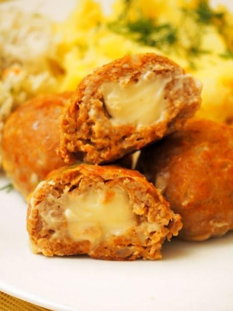 Kotlety mielone z serkiem topionym pieczone