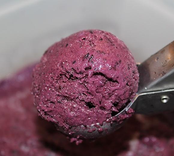 Lody jagodowe na mleku kokosowym