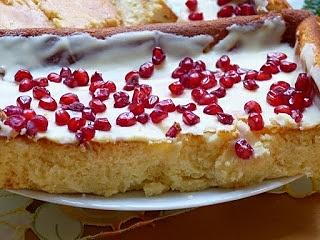 Sernik Kasi z granatem i białą czekoladą