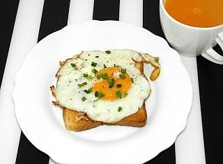 Tost z jajkiem sadzonym