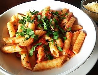 Penne z sosem pomidorowym