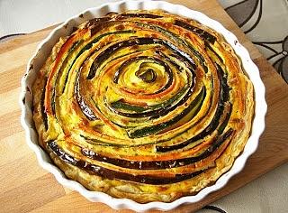 Spiralna tarta z bakłażanem, cukinią i marchewką