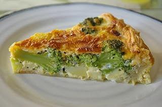Tarta z brokułami, ziemniakami i cheddarem