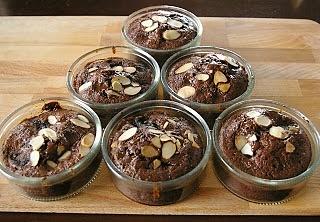 Pudding czekoladowy z suszonymi śliwkami