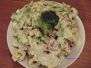 Sałatka z tortellini i brokułem