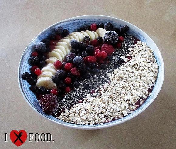 Smoothie bowl zdrowe śniadanie