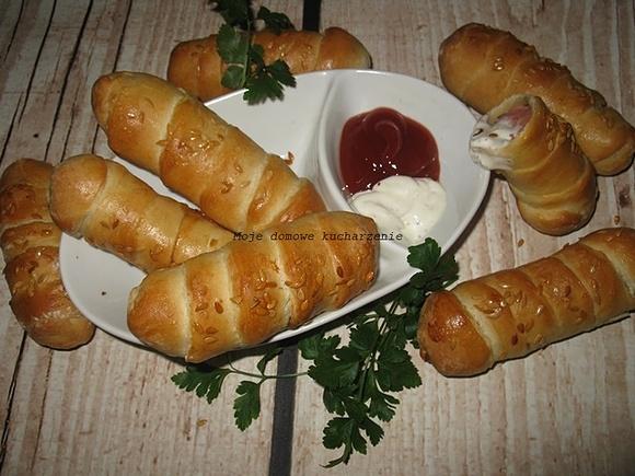 Parówki w cieście drożdżowym