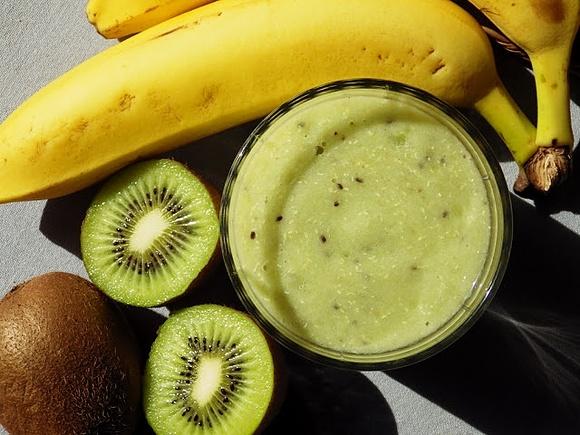 Koktajl quinoa z bananem i kiwi