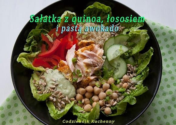 Sałatka z quinoa, łososiem i pastą z awokado