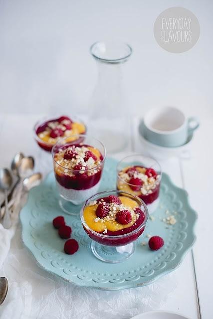 Pudding chia z malinami i musem brzoskwiniowym