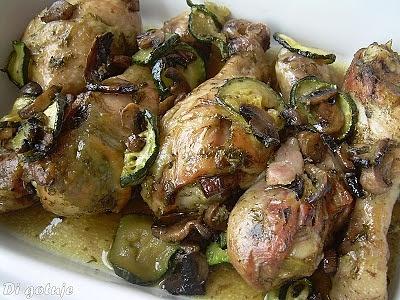 Kurczak z koperkiem, cukinią i pieczarkami