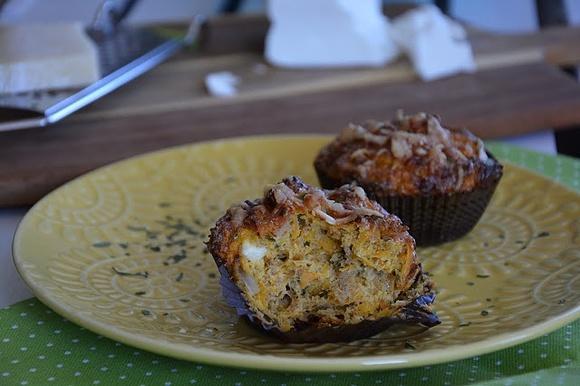 Muffinki z batatami, fetą i parmezanem