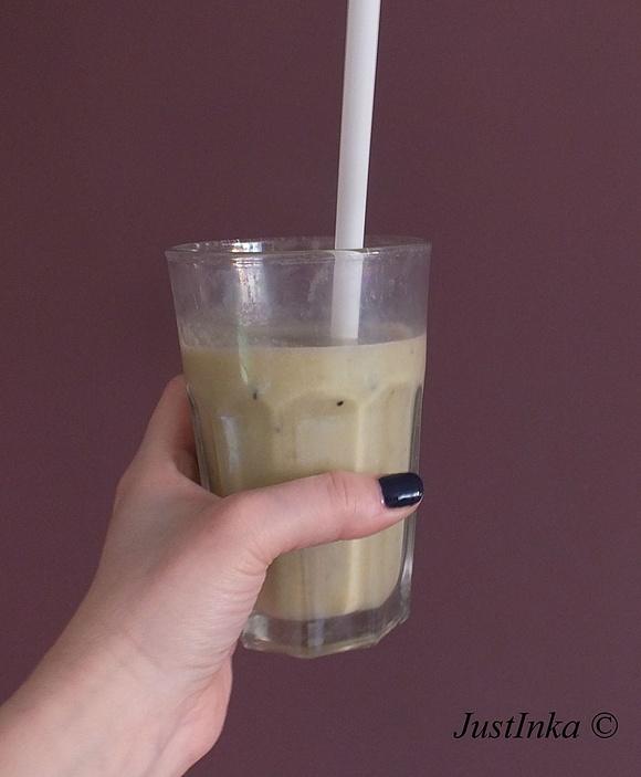 Smoothie z jabłka banana i kiwi