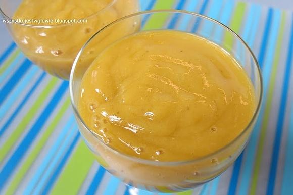 Słoneczny smoothie mango i banany