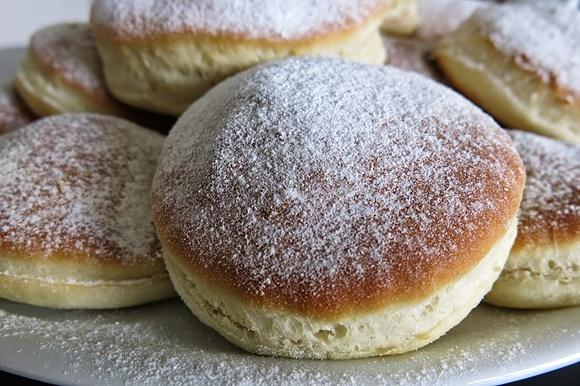 Wegańskie pieczone pączki z patentem na lepienie