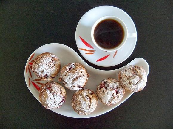 Wegańskie muffinki gryczane z jabłkami i żurawiną