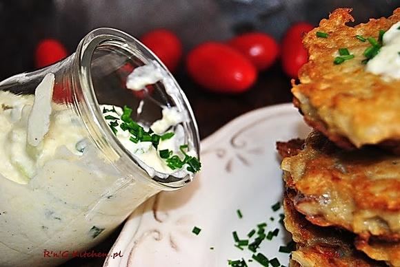 Jabłkowa śmietana jako dodatek do selerowych placków