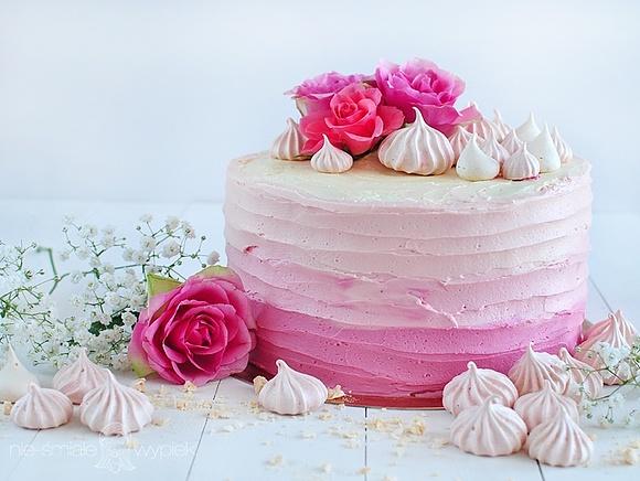 Malinowy tort ombre
