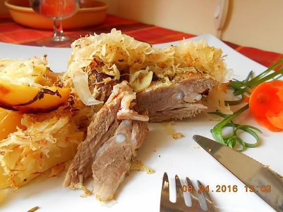 Pieczone żeberka z kapustą i ziemniakami