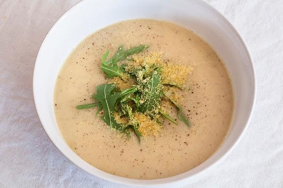 Zupa krem z pieczonego kalafiora i czosnku