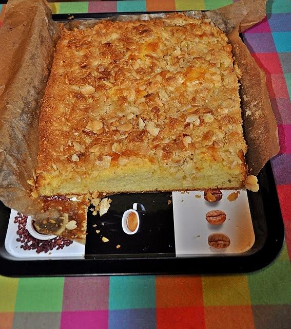 Ciasto na maślance z migdałową skorupką
