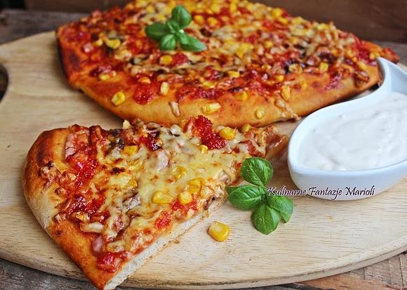 Pizza szynkowa z sosem barbecue