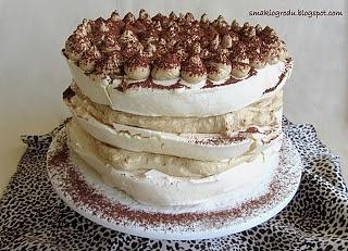 Kawowy tort bezowy