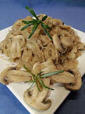 Kapusta kiszona z pieczarkami