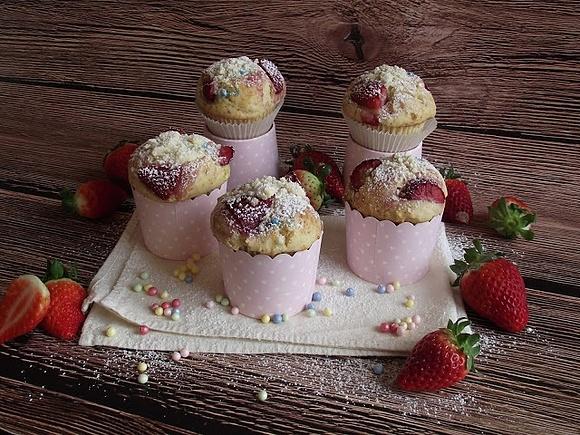 Twarożkowe muffiny z truskawkami
