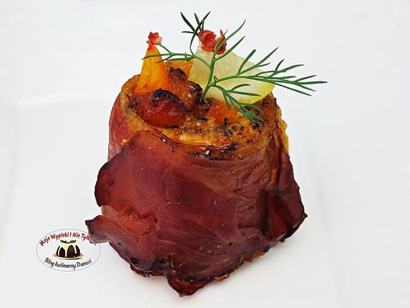 Roladki z pstrąga z pieczoną papryką i czosnkiem niedźwiedzim