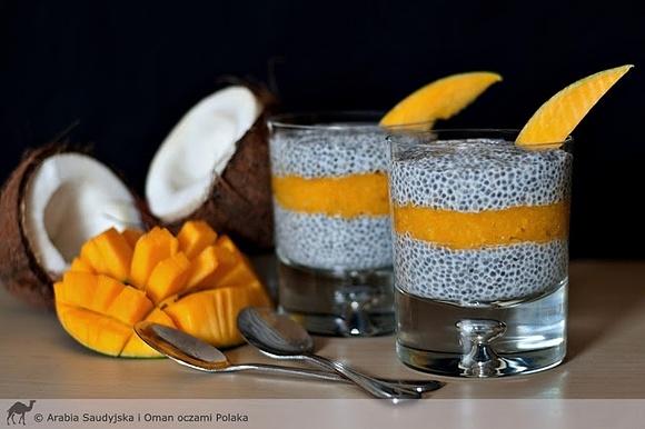 Chia pudding z mango i mlekiem kokosowym