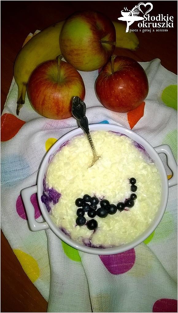 Ryżowo-twarogowa zapiekanka z jagodami - pyszne śniadanie