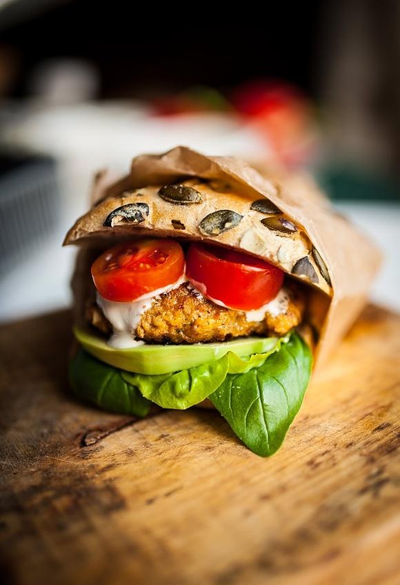Burgery z indyka z kaszą jaglaną i ziołami