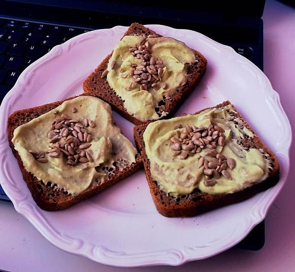 Domowe guacamole z awokado, jogurtem i cytryną