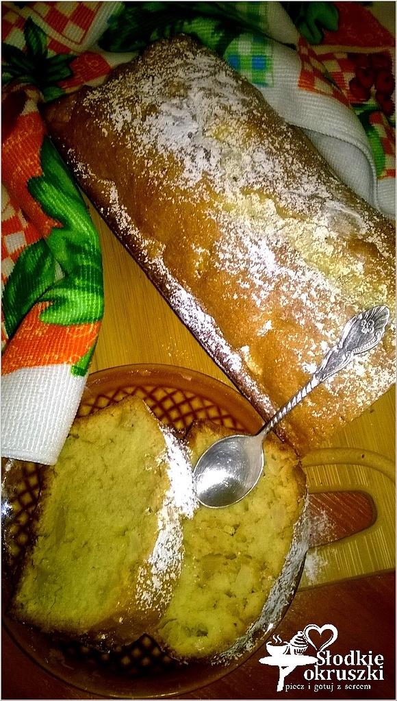Cynamonowy jabłecznik - puszyste ciasto z jabłkami i cynamonem