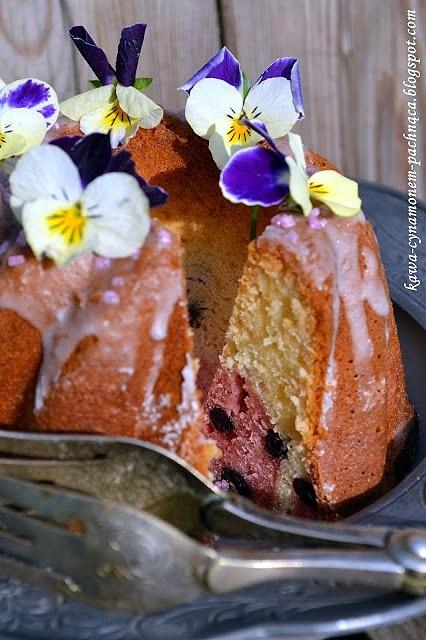 Babka jogurtowa z aronią