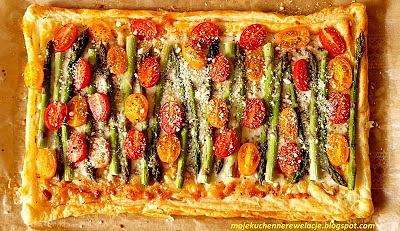 Tarta ze szparagami na cieście francuskim